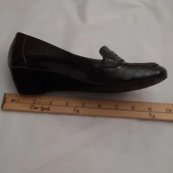 AK Anne Klein Women's Alligator Print Loafers Size 6M - Picture 11 of 11